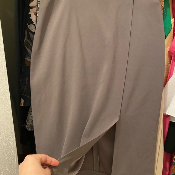 MM LaFleur Mulberry Skirt with a Slit - Picture 5 of 9